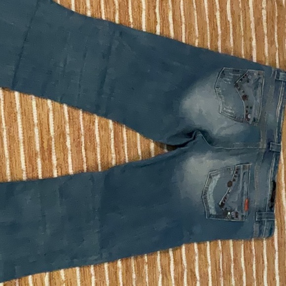 Vigos jean with with distressed seat but accessory and slight flare leg - Picture 7 of 8